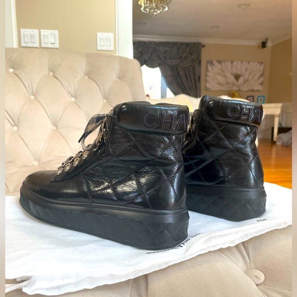 💯 Chanel 2018 Interlocking CC Logo Sneakers - Picture 3 of 9